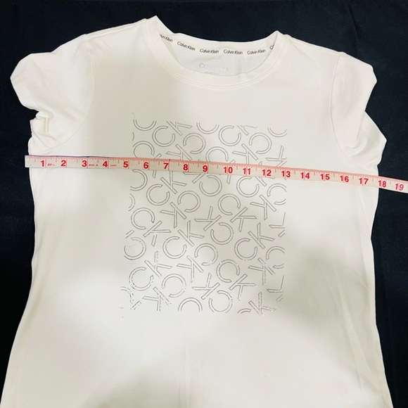 🔥Calvin Klein TShirt🔥 - Picture 7 of 9